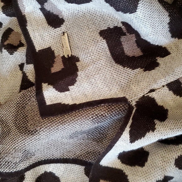 Calvin Klein Black and Gray Animal Orint Cowl Neck Sweater Medium - Picture 5 of 5